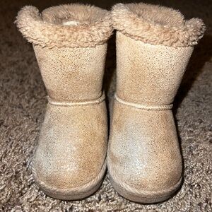 Sparkle Tan Sherpa-Lined Cozy Boots size 4.5c